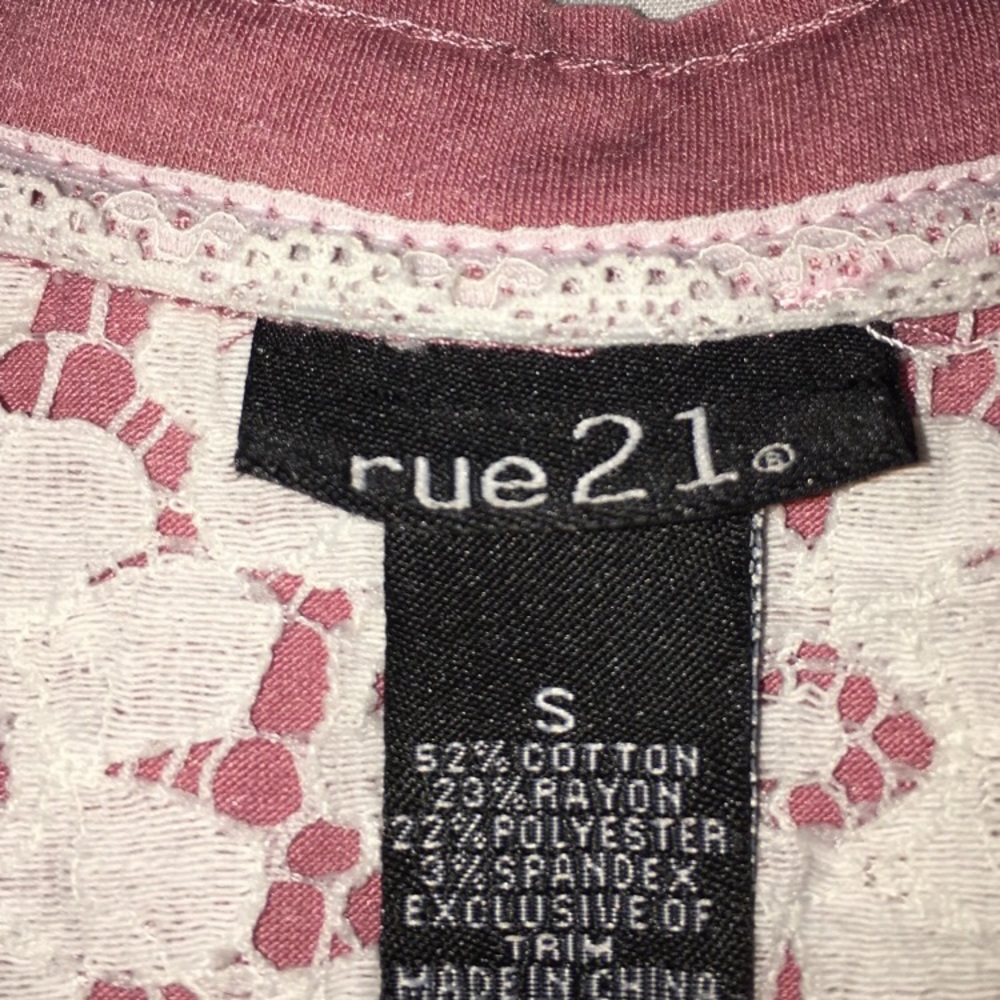 Pink Rue21 t-shirt - Picture 3 of 3
